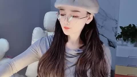 Snapshot of happysweetie168 chatting on December 19, 1:51 pm Daisy online show from December 19, 1:51 pm