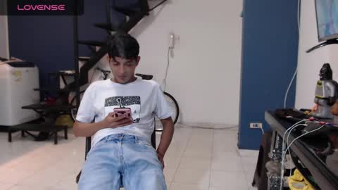 Andres Dean online show from February 25, 1:09 am