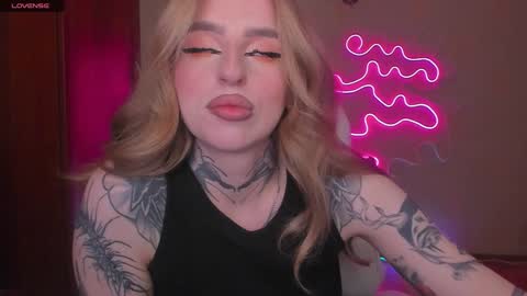 Julia online show from December 12, 5:31 am