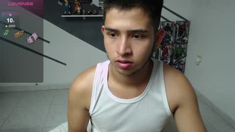 Snapshot of harold_18_ chatting on December 19, 7:40 pm harold_18_ online show from December 19, 7:40 pm