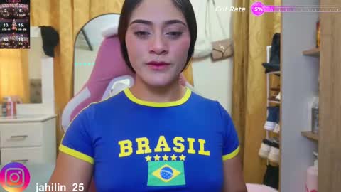 Snapshot of harperzoe chatting on October 18, 8:09 pm harperzoe online show from October 18, 8:09 pm