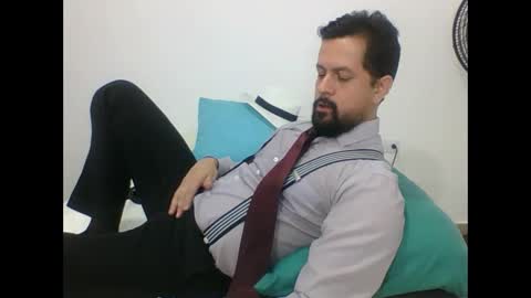 Snapshot of harry_goldenmillerx10fun chatting on December 3, 2:27 pm Harry online show from December 3, 2:27 pm