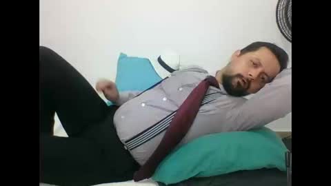 Snapshot of harry_goldenmillerx10fun chatting on December 3, 8:28 pm Harry online show from December 3, 8:28 pm