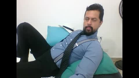 Snapshot of harry_goldenmillerx10fun chatting on December 4, 3:21 pm Harry online show from December 4, 3:21 pm