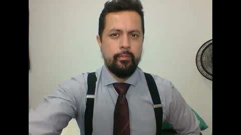 Snapshot of harry_goldenmillerx10fun chatting on December 6, 3:33 pm Harry online show from December 6, 3:33 pm