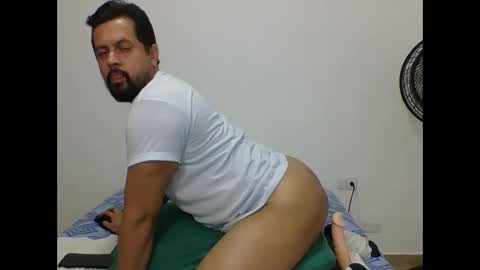 Snapshot of harry_goldenmillerx10fun chatting on December 7, 8:38 pm Harry online show from December 7, 8:38 pm