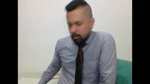 Snapshot of harry_goldenmillerx10fun chatting on December 19, 8:13 pm Harry online show from December 19, 8:13 pm