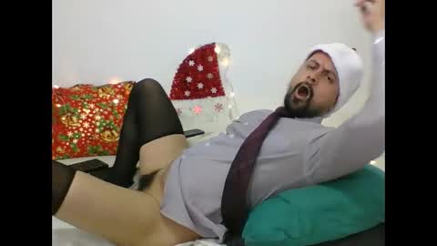 Snapshot of harry_goldenmillerx10fun chatting on December 27, 9:43 pm Harry online show from December 27, 9:43 pm