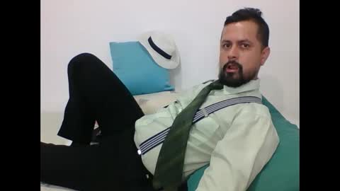 Snapshot of harry_goldenmillerx10fun chatting on January 9, 9:26 pm Harry online show from January 9, 9:26 pm