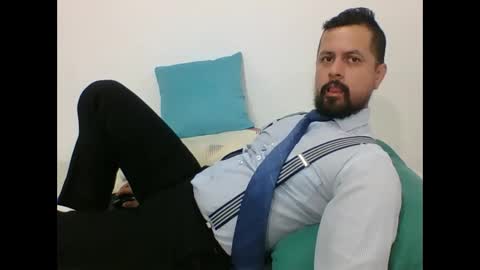 Snapshot of harry_goldenmillerx10fun chatting on January 10, 3:27 pm Harry online show from January 10, 3:27 pm