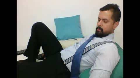 Snapshot of harry_goldenmillerx10fun chatting on January 17, 7:49 pm Harry online show from January 17, 7:49 pm