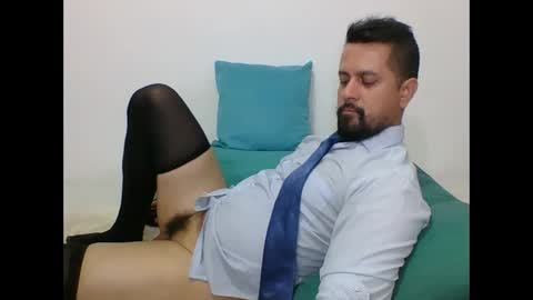 Snapshot of harry_goldenmillerx10fun chatting on November 11, 10:32 pm Harry online show from November 11, 10:32 pm