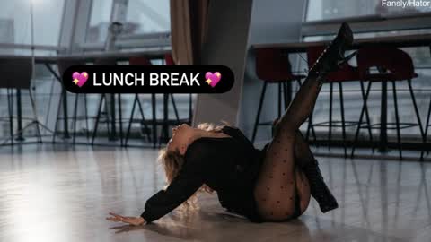 Anna online show from December 12, 3:16 pm