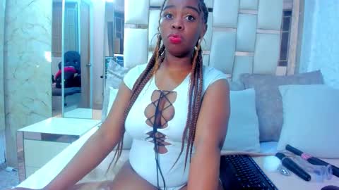 hazel_lanee online show from November 3, 2:02 am