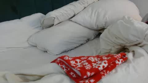 Snapshot of hazel_skye chatting on December 10, 2:50 pm Hazel online show from December 10, 2:50 pm