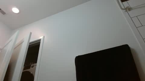 Snapshot of hazel_skye chatting on December 23, 1:56 pm Hazel online show from December 23, 1:56 pm