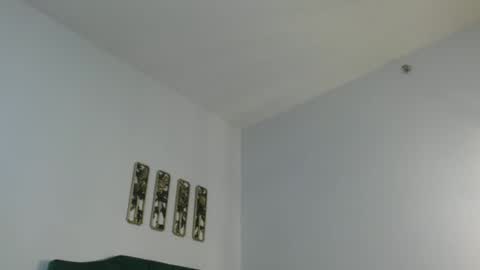 Snapshot of hazel_skye chatting on December 30, 11:49 pm Hazel online show from December 30, 11:49 pm