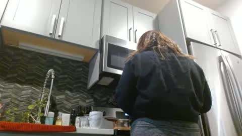 Snapshot of hazel_skye chatting on January 4, 3:28 pm Hazel online show from January 4, 3:28 pm