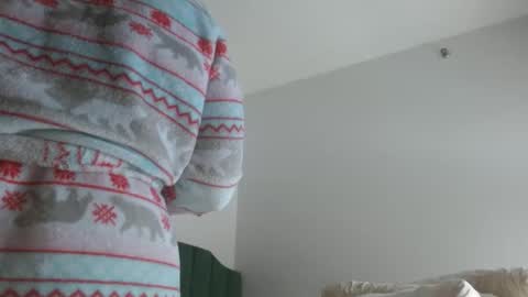 Snapshot of hazel_skye chatting on January 6, 2:14 pm Hazel online show from January 6, 2:14 pm