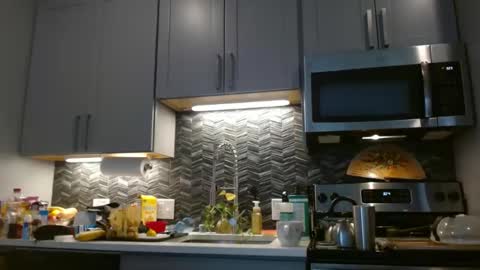 Snapshot of hazel_skye chatting on February 2, 9:23 pm Hazel online show from February 2, 9:23 pm