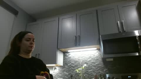 Snapshot of hazel_skye chatting on February 6, 12:43 am Hazel online show from February 6, 12:43 am