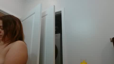 Snapshot of hazel_skye chatting on February 8, 7:49 pm Hazel online show from February 8, 7:49 pm