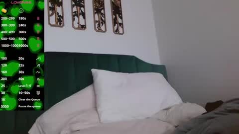 Snapshot of hazel_skye chatting on February 16, 4:32 pm Hazel online show from February 16, 4:32 pm