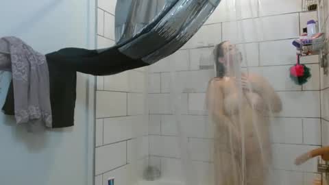 Snapshot of hazel_skye chatting on February 24, 6:36 pm Hazel online show from February 24, 6:36 pm