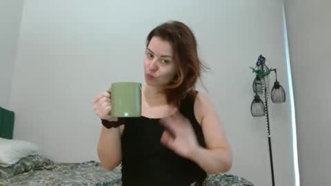 Snapshot of hazel_skye chatting on October 4, 12:25 pm Hazel online show from October 4, 12:25 pm