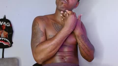 Snapshot of hazlan_420 chatting on November 27, 11:40 pm hazlan_420 online show from November 27, 11:40 pm