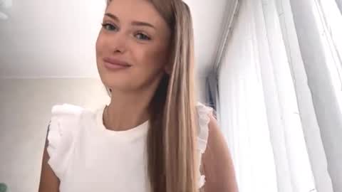 Snapshot of heart_petal chatting on September 26, 8:51 am Mona online show from September 26, 8:51 am