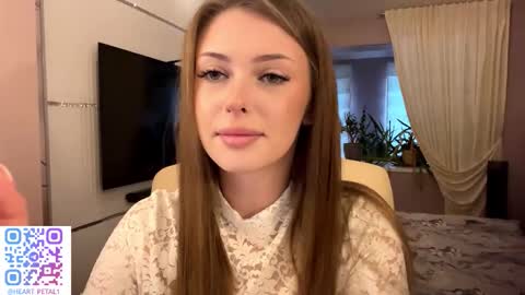 Snapshot of heart_petal chatting on November 7, 9:09 am Mona online show from November 7, 9:09 am