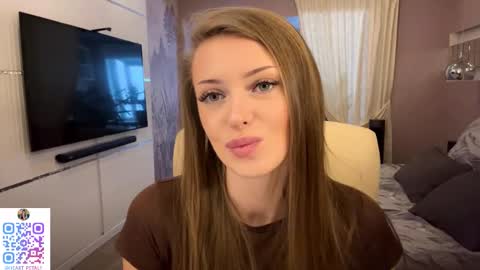 Snapshot of heart_petal chatting on November 27, 9:22 am Mona online show from November 27, 9:22 am