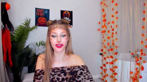 heartedlove_1 online show from October 31, 1:23 pm