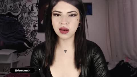 Snapshot of heatherdemonzx_ chatting on January 22, 8:29 am HEATHER DEMONZX Please help me to reach 100 thumbs up online show from January 22, 8:29 am