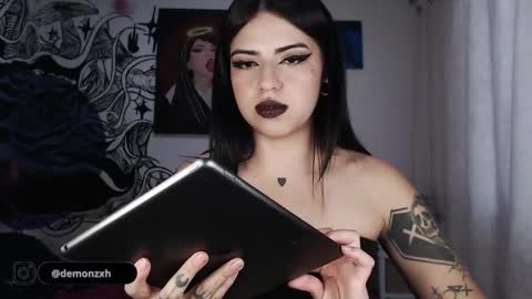 Snapshot of heatherdemonzx_ chatting on February 2, 11:40 am HEATHER DEMONZX Please help me to reach 100 thumbs up online show from February 2, 11:40 am