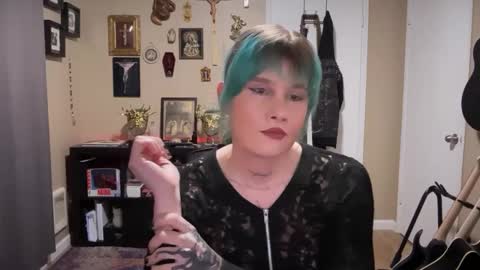 Saoirse online show from December 2, 6:20 am