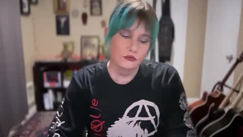 Saoirse online show from December 2, 9:24 am