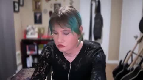 Saoirse online show from December 5, 7:05 am