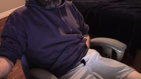 Snapshot of heavilyhung chatting on December 3, 6:26 am John online show from December 3, 6:26 am