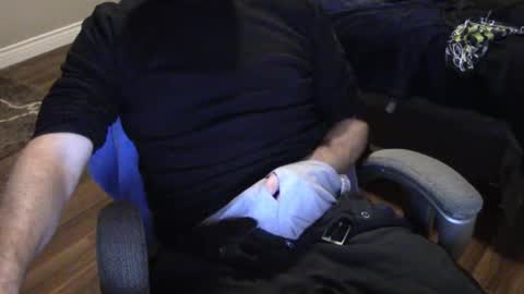 Snapshot of heavilyhung chatting on October 7, 5:04 am John online show from October 7, 5:04 am