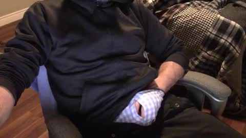 Snapshot of heavilyhung chatting on October 23, 2:11 am John online show from October 23, 2:11 am