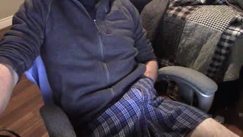 Snapshot of heavilyhung chatting on October 29, 4:15 am John online show from October 29, 4:15 am