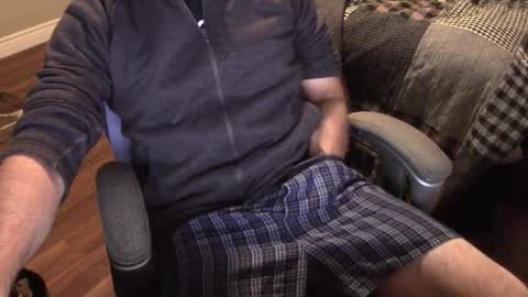 Snapshot of heavilyhung chatting on October 31, 4:02 am John online show from October 31, 4:02 am