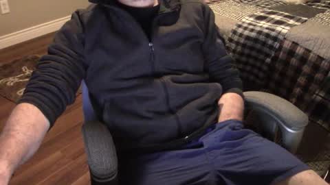 Snapshot of heavilyhung chatting on December 17, 6:30 am John online show from December 17, 6:30 am