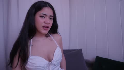 Snapshot of hecate333 chatting on December 19, 3:52 pm hecate333 online show from December 19, 3:52 pm