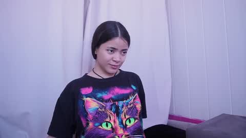 Snapshot of hecate333 chatting on December 21, 12:59 pm hecate333 online show from December 21, 12:59 pm