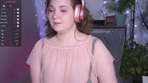 Snapshot of hedera_hime chatting on December 5, 3:59 am Veronyka online show from December 5, 3:59 am