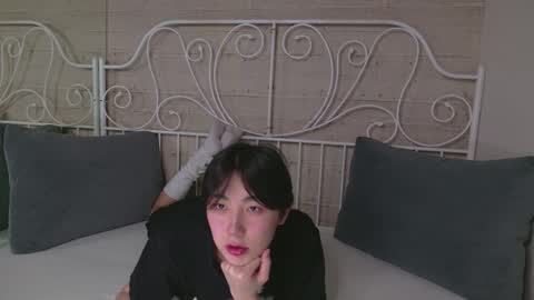 HEEJIN online show from October 17, 8:33 pm