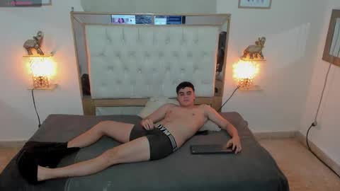 heiker_ online show from October 31, 2:56 am